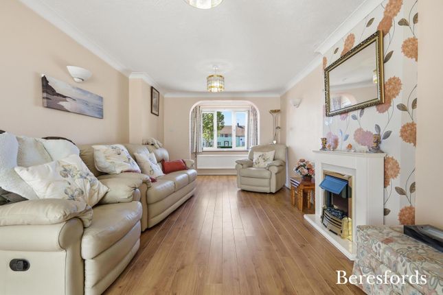 30, St. Michaels Drive, Chelmsford photo 2