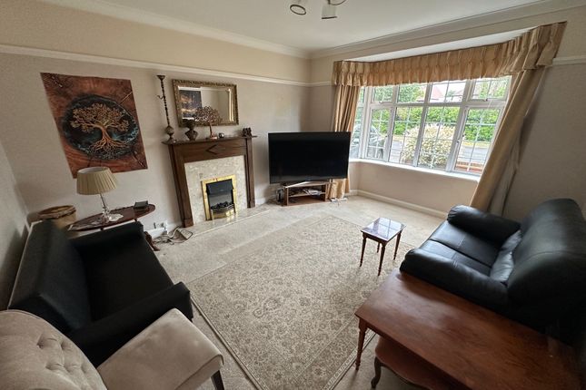 8, BALGORES SQUARE, GIDEA PARK, ESSEX photo 2
