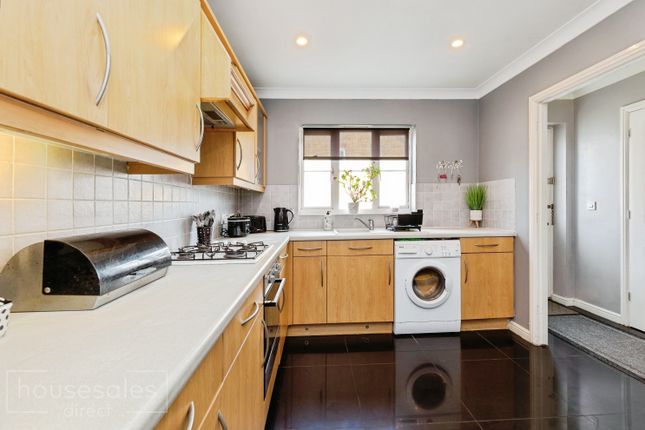 3, Meadow Way, Rochester photo 2