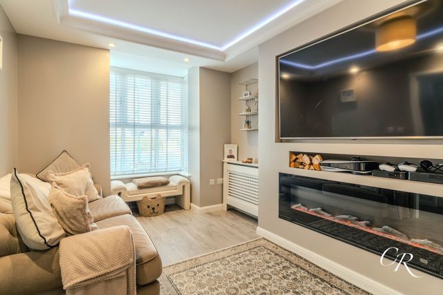 94 Broad Acre Road, Cheltenham photo 3