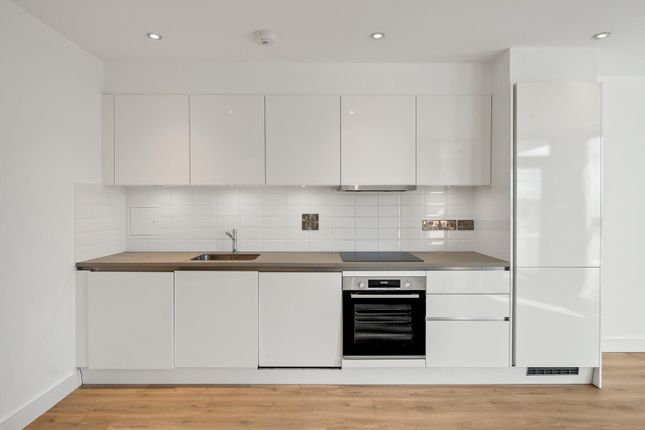 Flat 38C, The Assembly, 2 Station Grove, Wembley photo 4