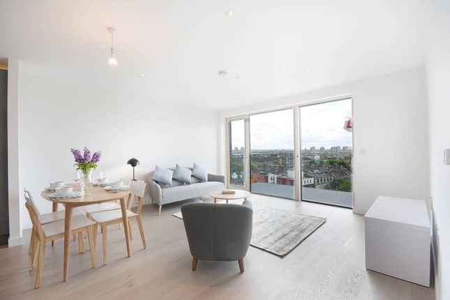 Thumbnail Flat to rent in Rutherford Heights, Elephant And Castle, London