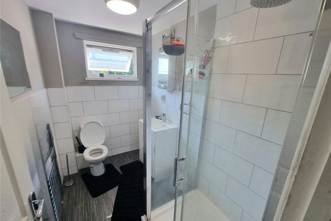 Room 5, 12, Dallamoor, Telford photo 3