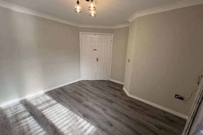 Elmstone Drive, Oldham photo 4