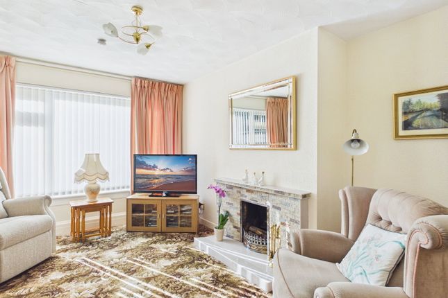 31, Rattray Gardens, Bathgate photo 3