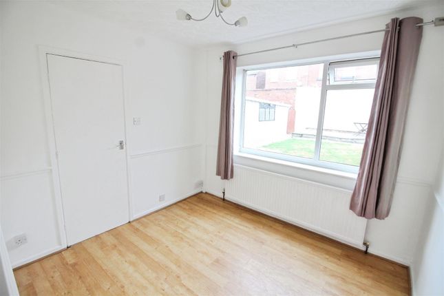 36, Lyndon Avenue, Leeds photo 4