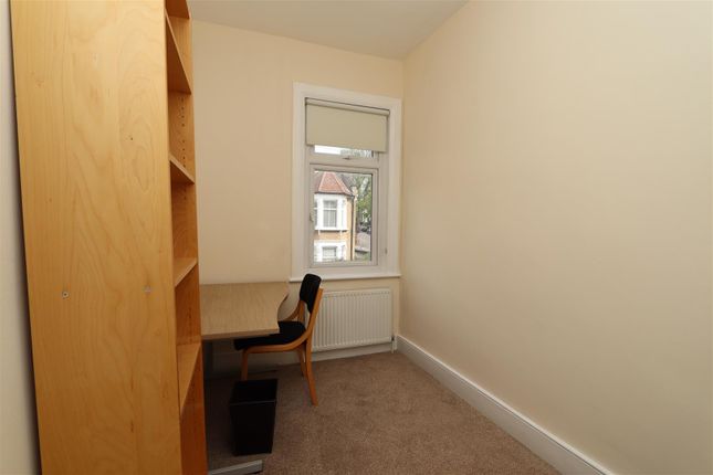 Flat to rent in Wightman Road, Hornsey, London