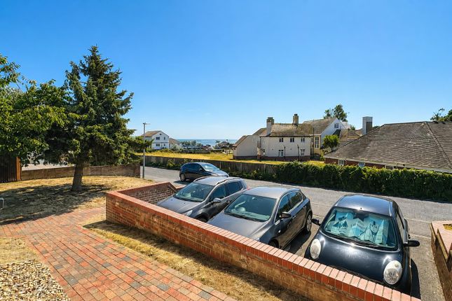 1 Elizabeth Court, Louise Close, Walton-on-the-Naze photo 2