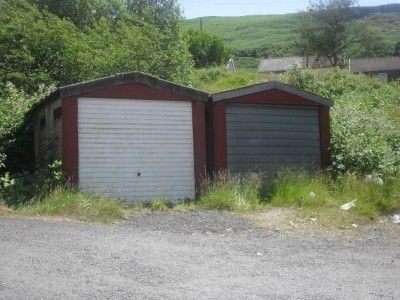 Parking/garage to rent in Glynfach -, Porth