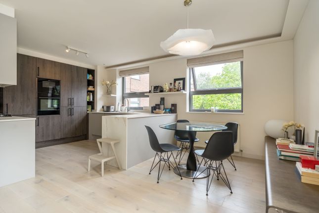 Flat 2, Serlby Court, 29, Somerset Square, London photo 4
