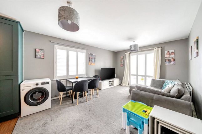 MTVH OR, 42, Brown Close, Wallington photo 3