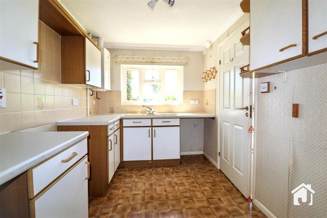 24, Wallis Close, Leicester photo 4