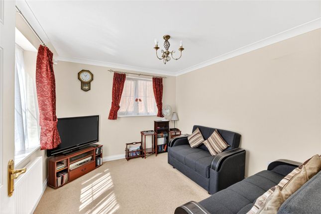 44, Wood End Close, Bedford photo 4