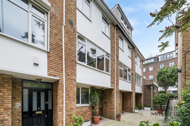 Thumbnail Detached house for sale in Meadowbank, London