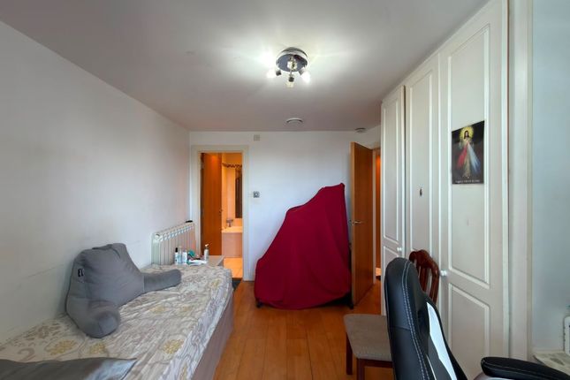 Flat 304 Platinum House, Lyon Road, Harrow, Middlesex, HA1 2EX photo 3