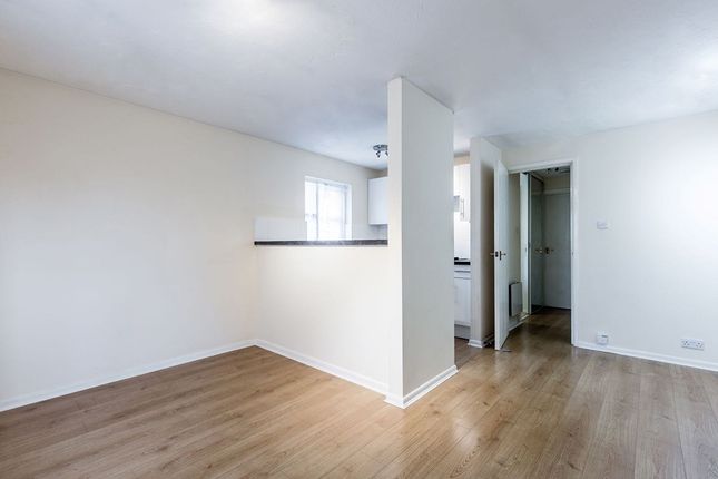 69 Ash Walk Sudbury Avenue, London photo 4