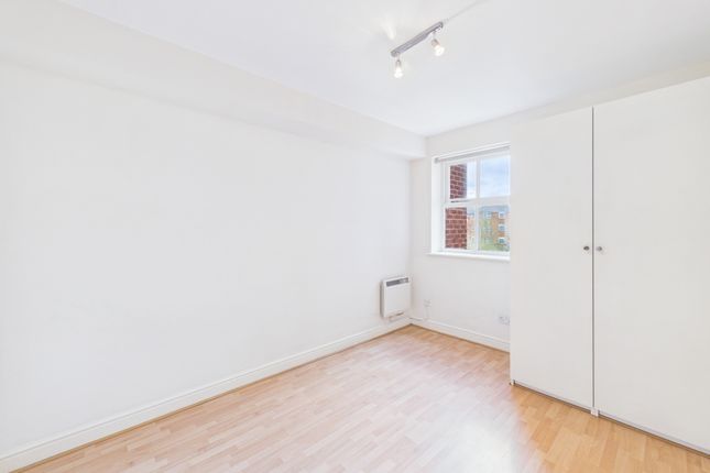 50, Massingberd Way, London photo 4