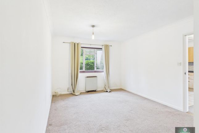 2, Hollin Court, Northgate photo 3