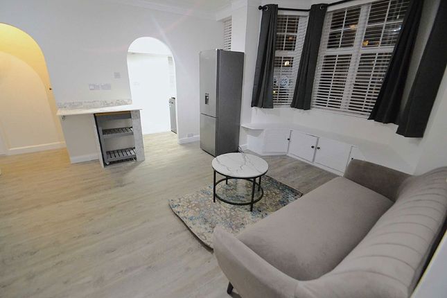 Flat 42, Mortimer Court, Abbey Road, London photo 4