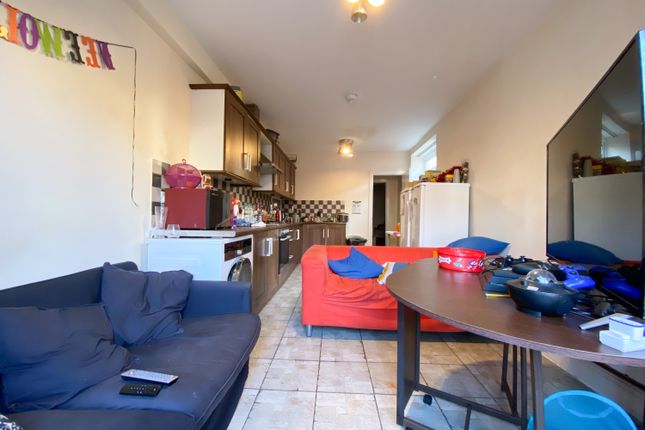 5-bed terraced on 94, Manor Street, Cardiff, £2,550/mo
