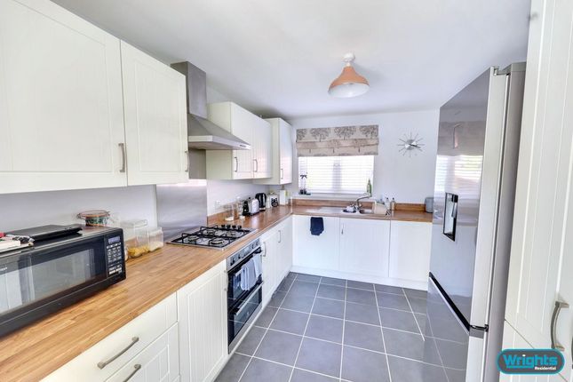 14, Hutton Close, Trowbridge photo 3
