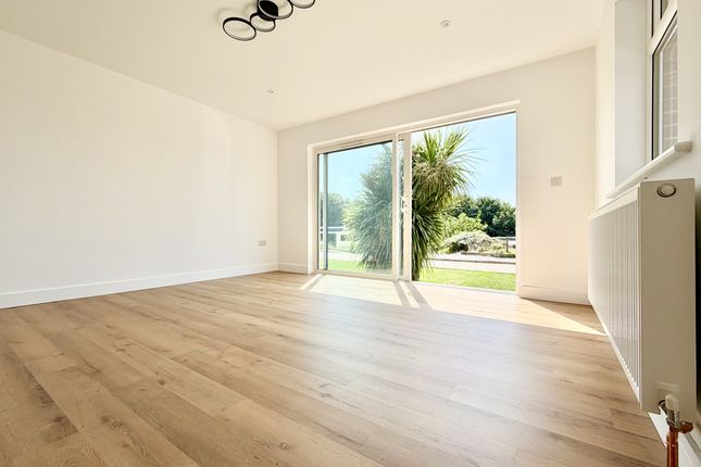 16, Castle Court, Ventnor photo 4