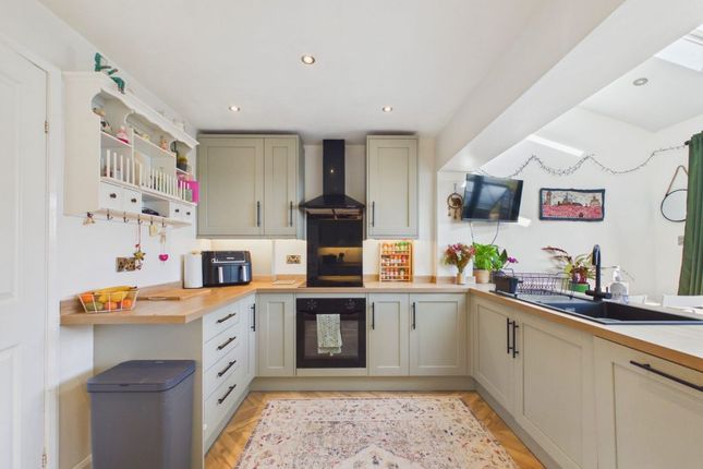5, Frobisher Drive, Whitby photo 3