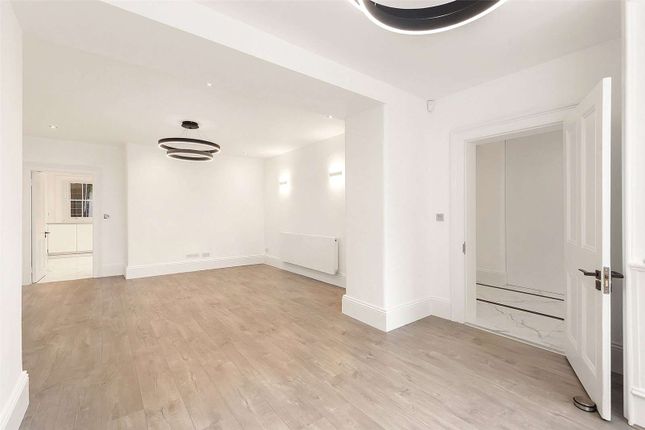 Terraced house to rent in St. Johns Wood Road, London