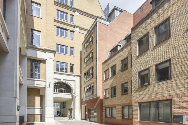 Flat for sale in Rose &amp; Crown Yard, London