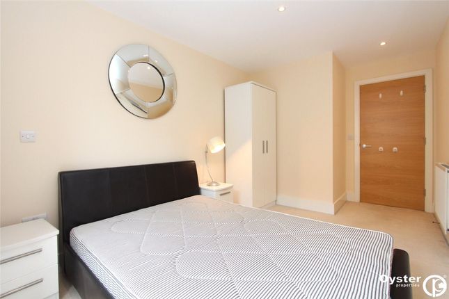 Flat to rent in Unwin Way, Stanmore