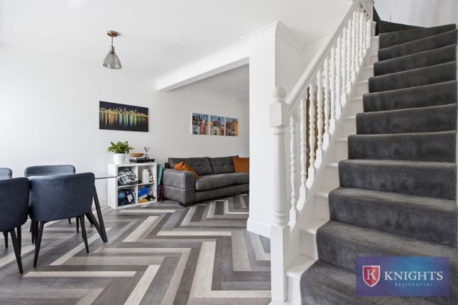 85, Oaklands Avenue, London photo 2