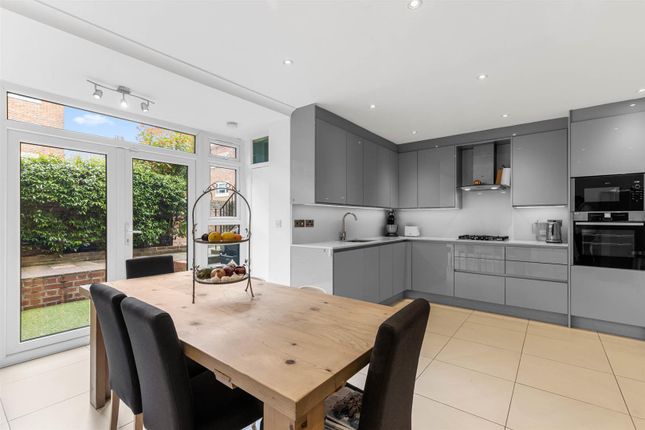 67, Woodsford Square, Holland Park photo 3