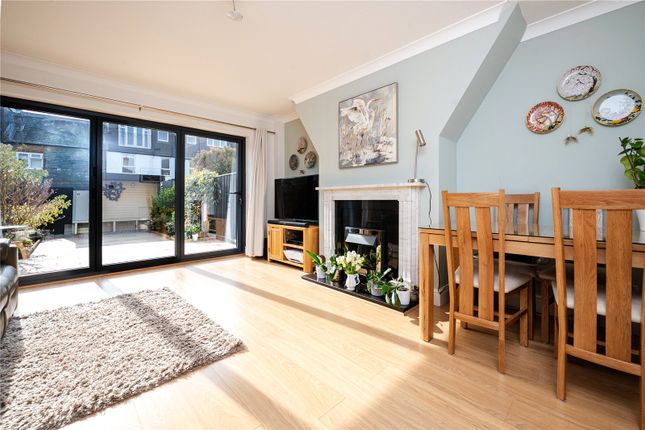 14, Barneby Close, Twickenham photo 4