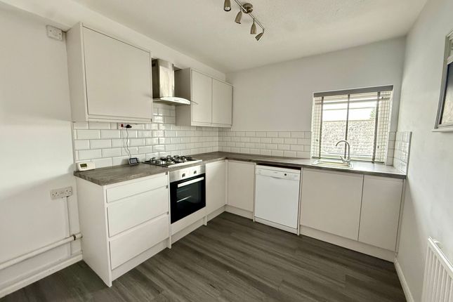 17 Portland Court, Torquay photo 4