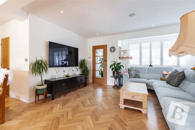 End terrace house for sale in Diban Avenue, Hornchurch