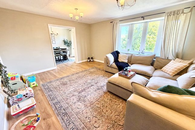 4, Lakeside Court, Brierley Hill photo 4