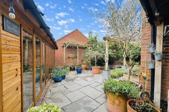 2, Elphage Road, Hampshire photo 5