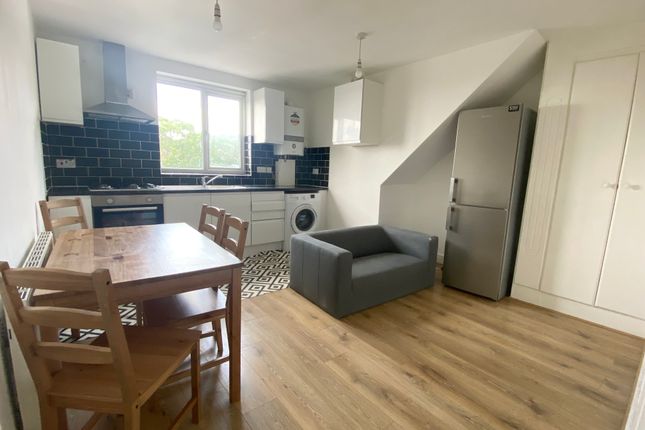 Thumbnail Flat to rent in 35 Eglinton Hill, Woolwich, London
