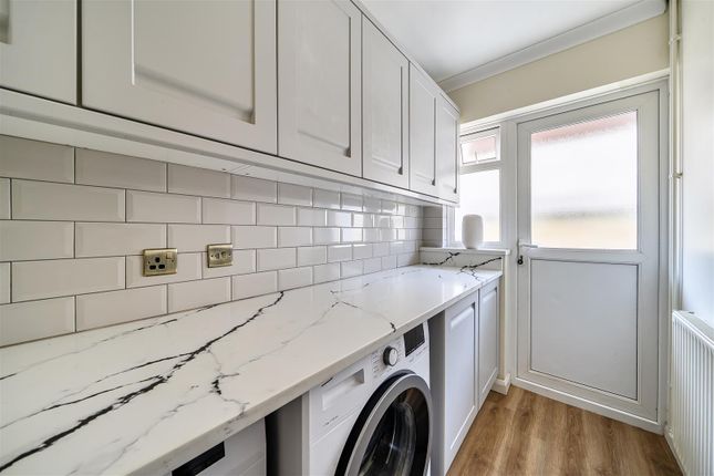 24, Southway, Tedburn St. Mary, Exeter photo 4