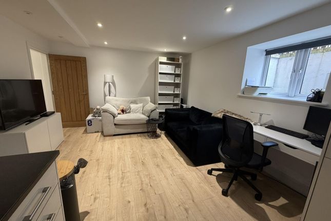 Flat 2, William Moss, Nightingale Road, Hitchin photo 4