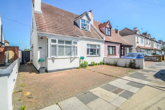 Thumbnail Bungalow for sale in North Avenue, Southend-On-Sea