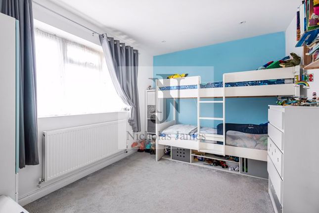 Flat for sale in Grove Road, Cockfosters, Barnet