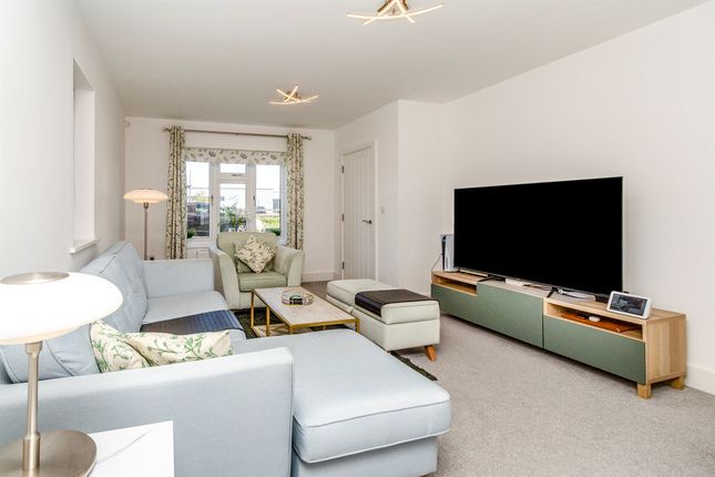 29, Silverstone Drive, Wolverhampton photo 3