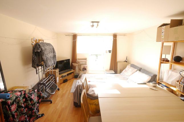 149, Ovaltine Court, Kings Langley photo 2