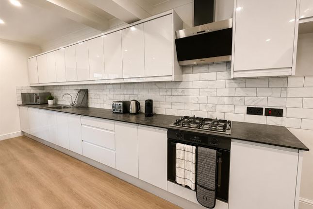 10, Thorncliffe Road, Southall photo 5