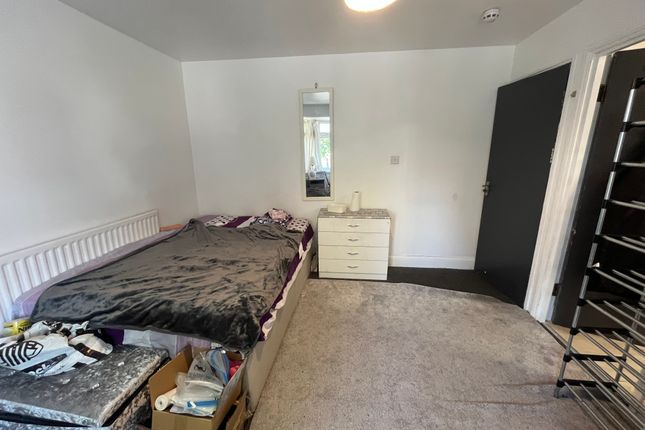 Copy Room 3, 385, Lady Margaret Road, Southall photo 3