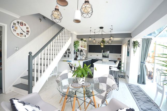 1 Cheltenham Close, Exeter Devon, Devon photo 3