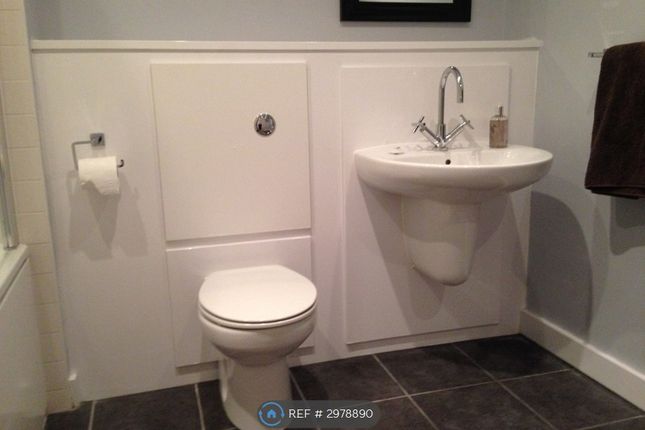 Apartment, Lakeside Rise, Manchester photo 4