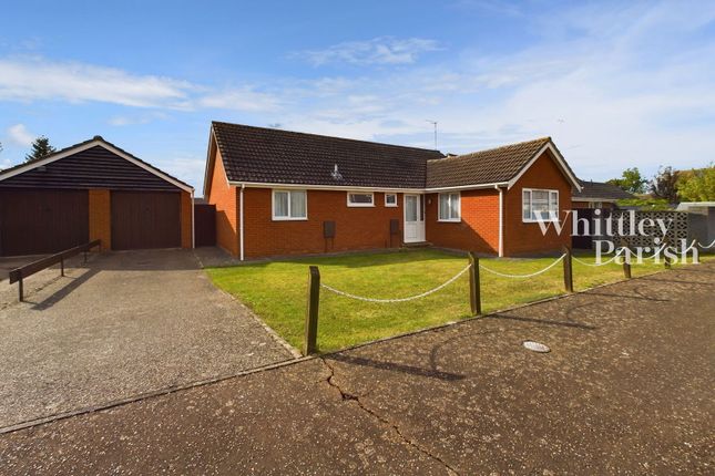 Thumbnail Bungalow for sale in Linden Grove, Roydon, Diss