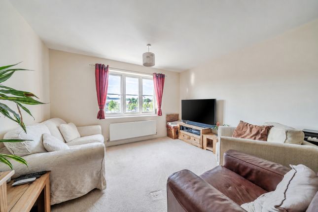 10, Allington Close, Surrey photo 2